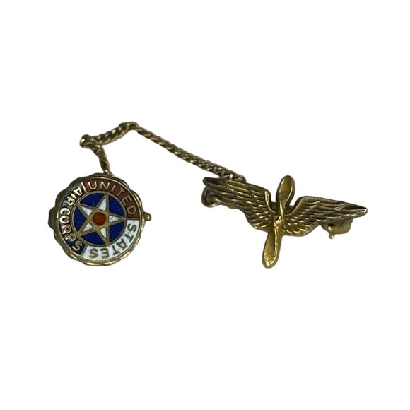 Vintage WWII Era US Air Corps Military 10k GF Enamel Propellor Wings Chained Pin - Picture 1 of 6